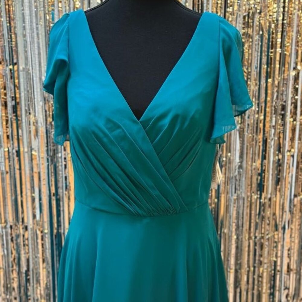 NWT David's Bridal bridesmaid dress size 8 long flutter sleeve oasis org. $149